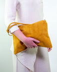 Borsa in pelle scamosciata a spalla con tracolla