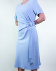 Abito midi m/c con drappeggio e nastro