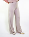 Pantalone largo con coulisse tessuto effetto spugna corda