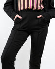 PANTALONI CON ELASTICO SLIM FIT CON CUCITURA APPLICATA