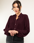CAMICIA IN ECOVERO E DETTAGLIO COLLETTO
