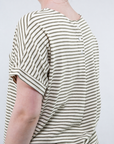 T-SHIRT M/C CON BOTTONI IN VISCOSA RIGATA / MILITARE/PANNA