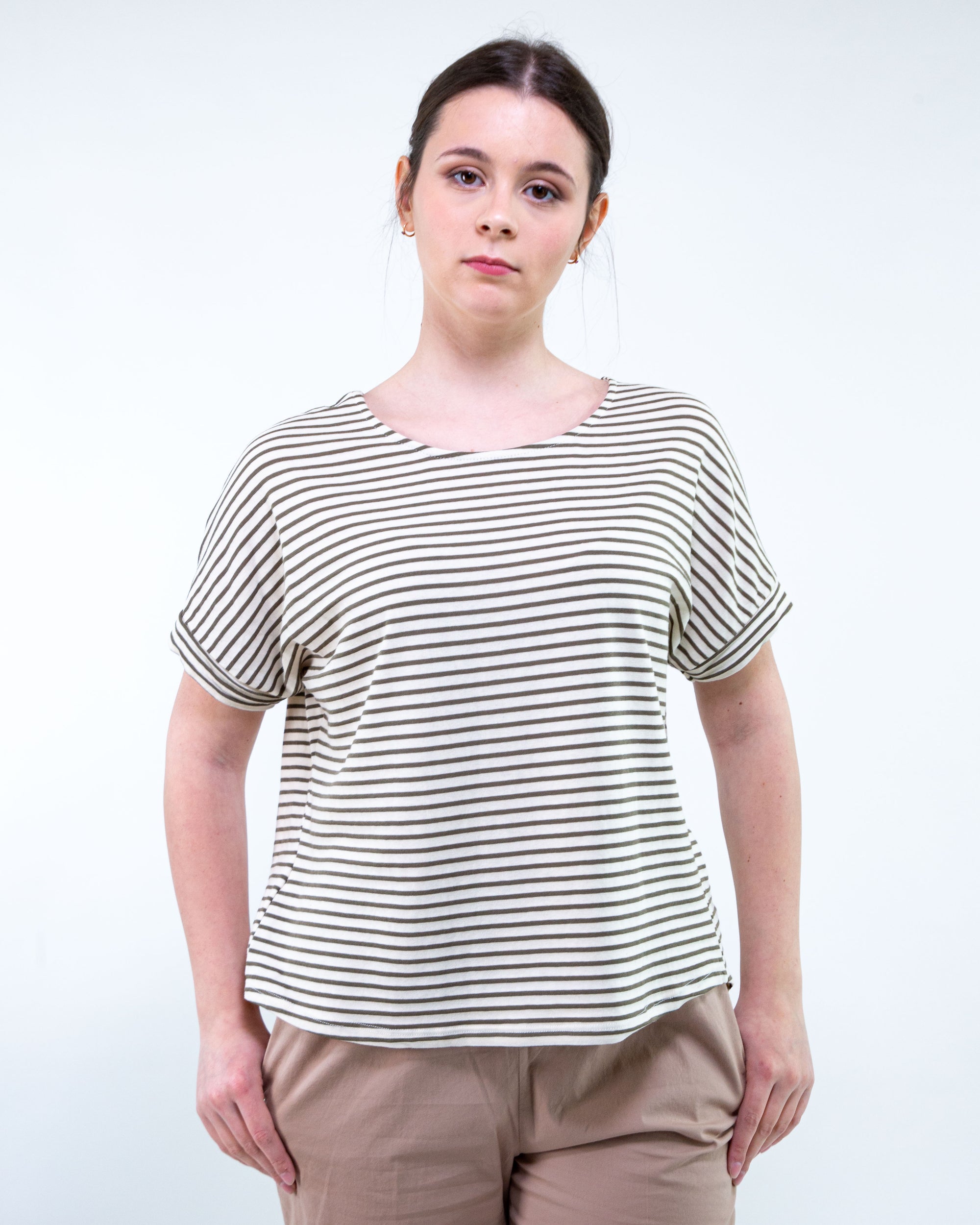 T-SHIRT M/C CON BOTTONI IN VISCOSA RIGATA / MILITARE/PANNA
