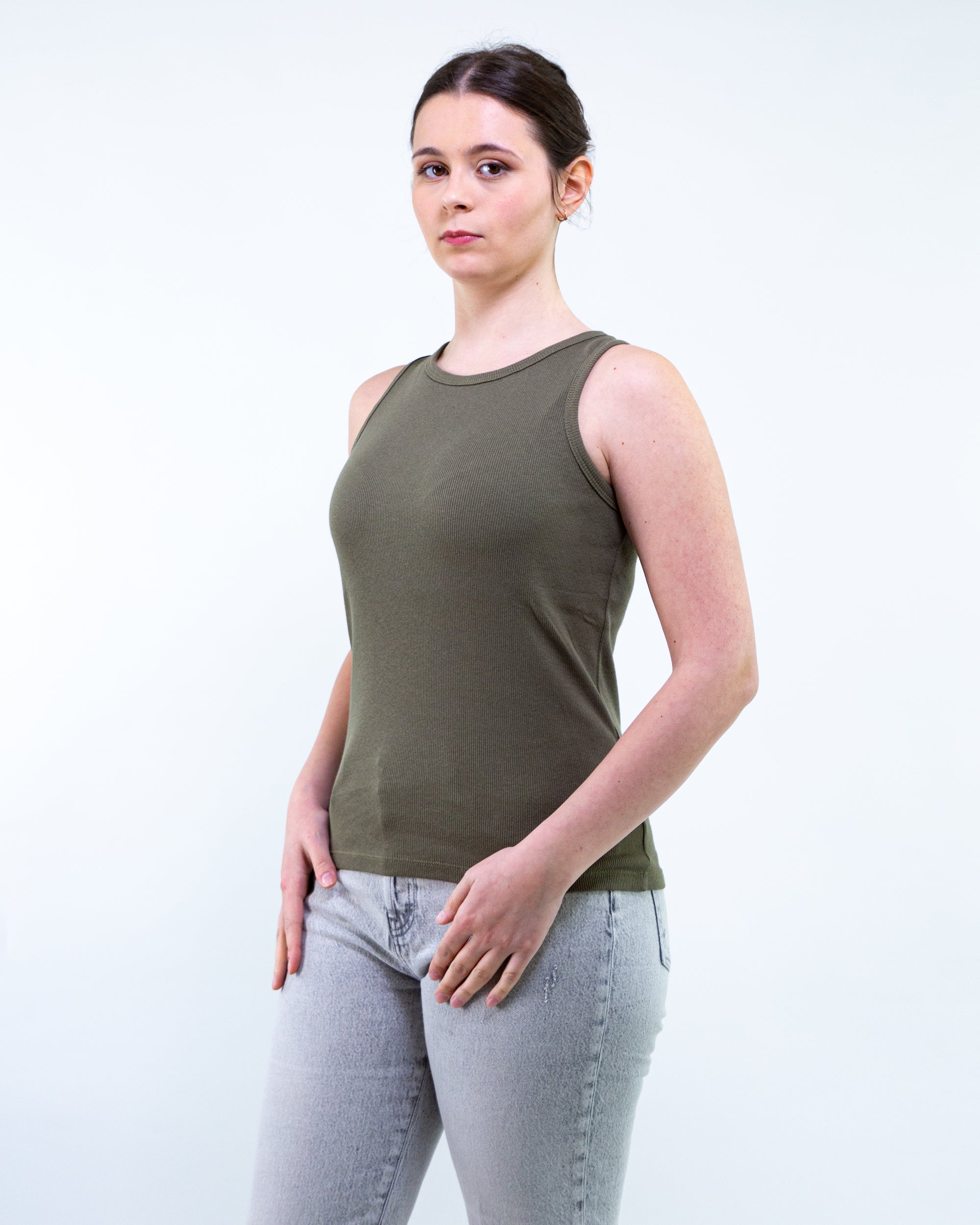 Jeans mom fit con fondo sfrangiato grigio delavè