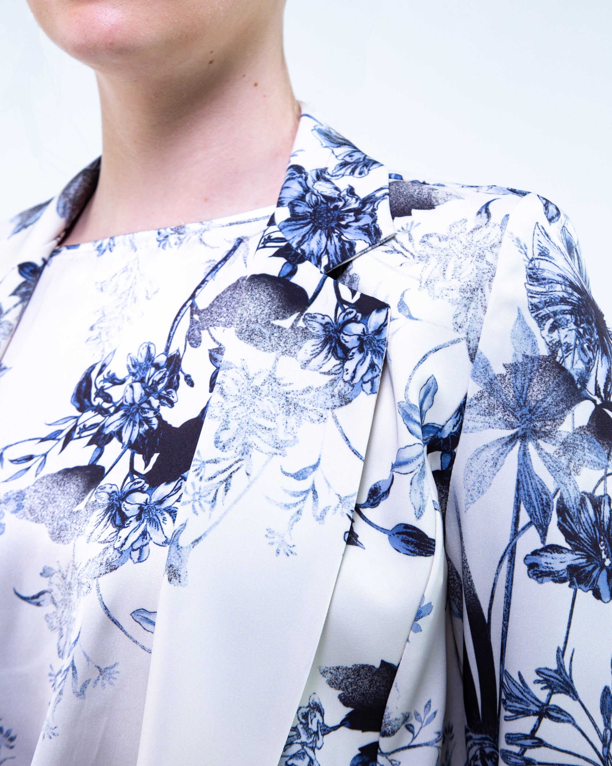 Blusa manica a gomito in raso fantasia floreale