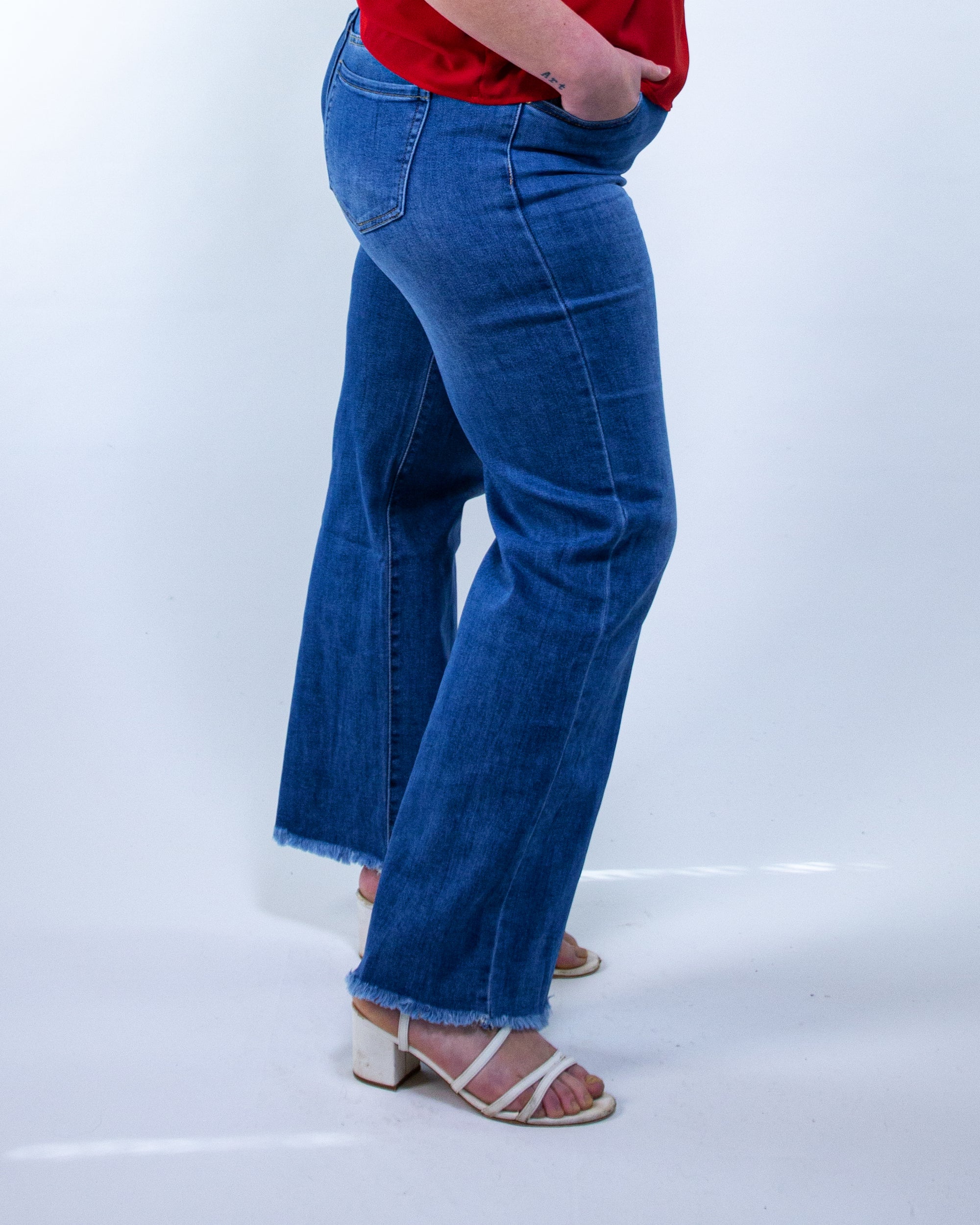 Jeans Wide Leg con fondo sfrangiato