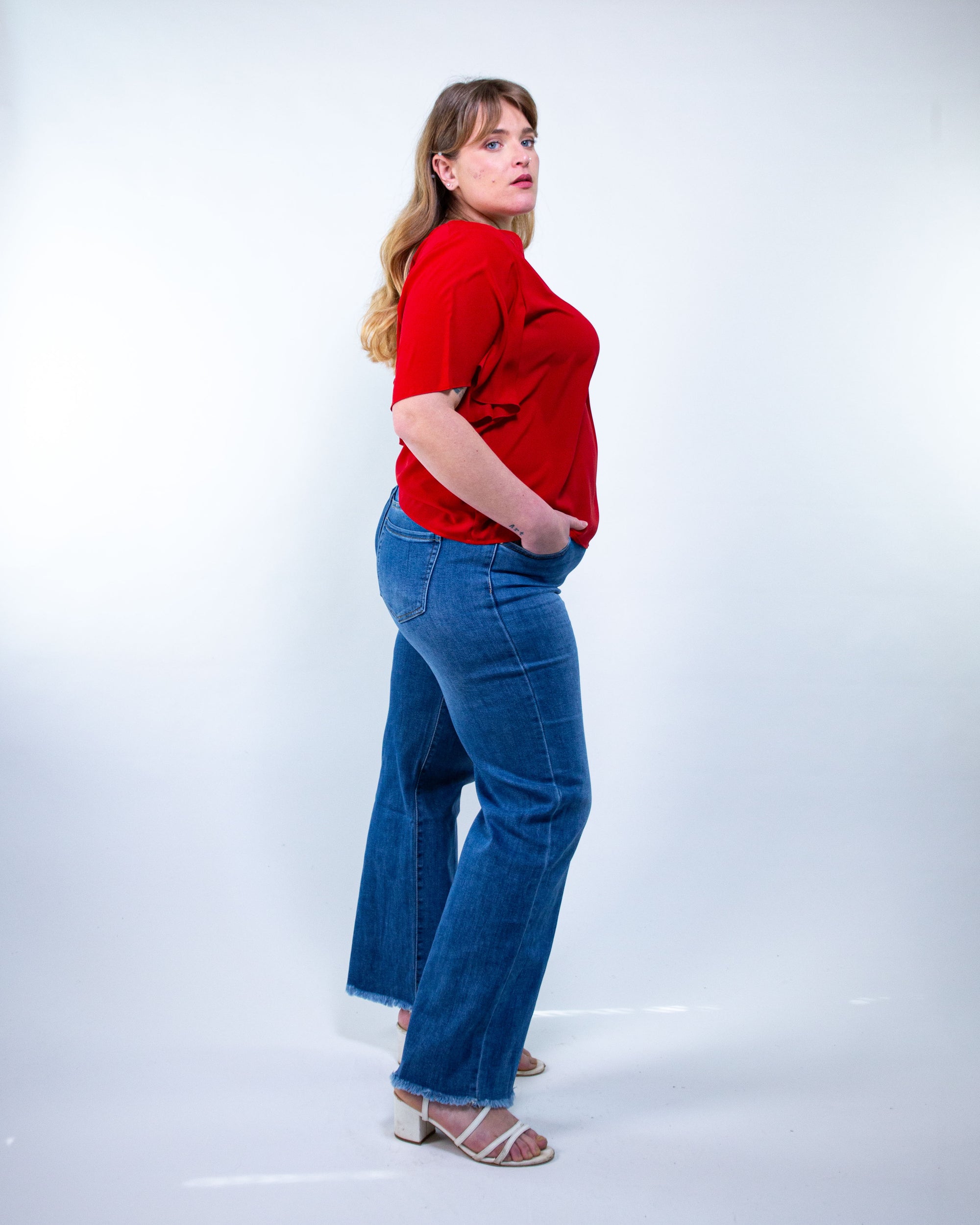 Blusa con scollo a V e manica a giglio