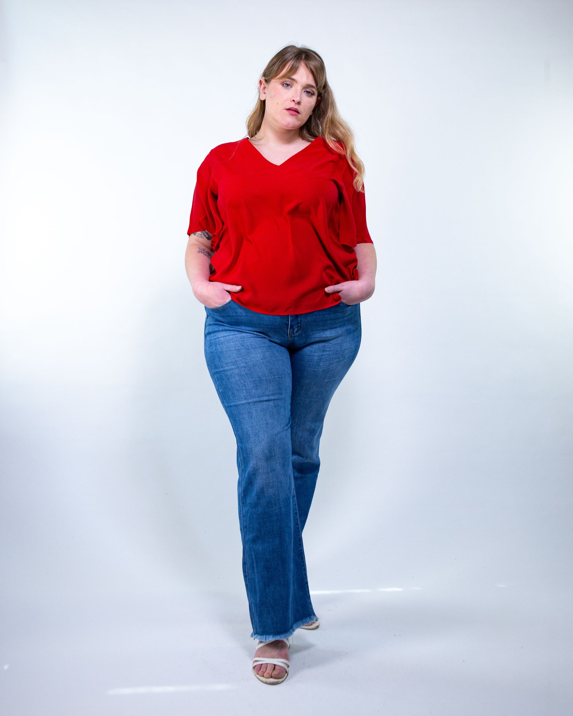 Blusa con scollo a V e manica a giglio