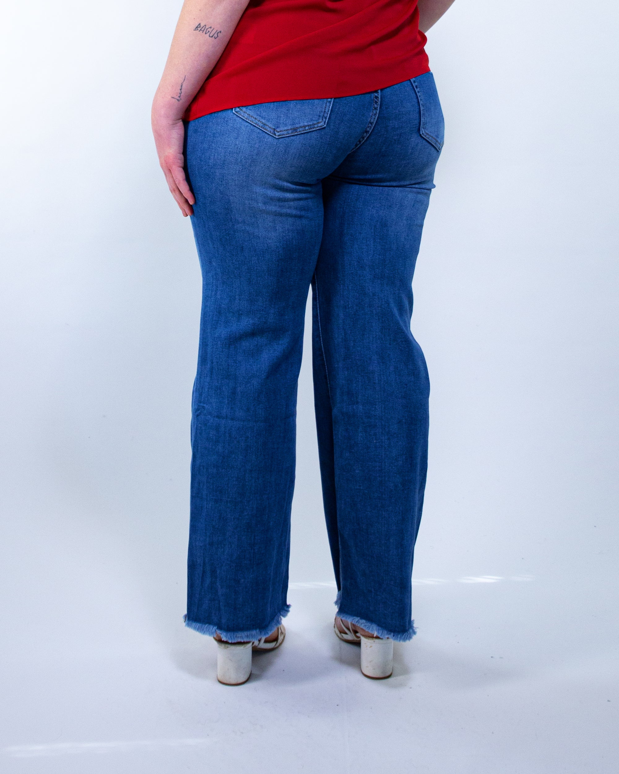 Jeans Wide Leg con fondo sfrangiato