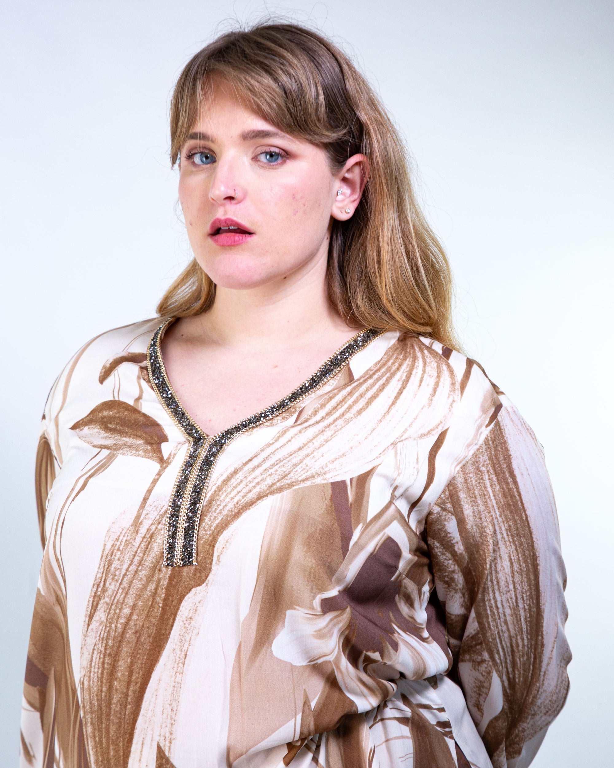 Blusa (yona) con dettaglio scollo