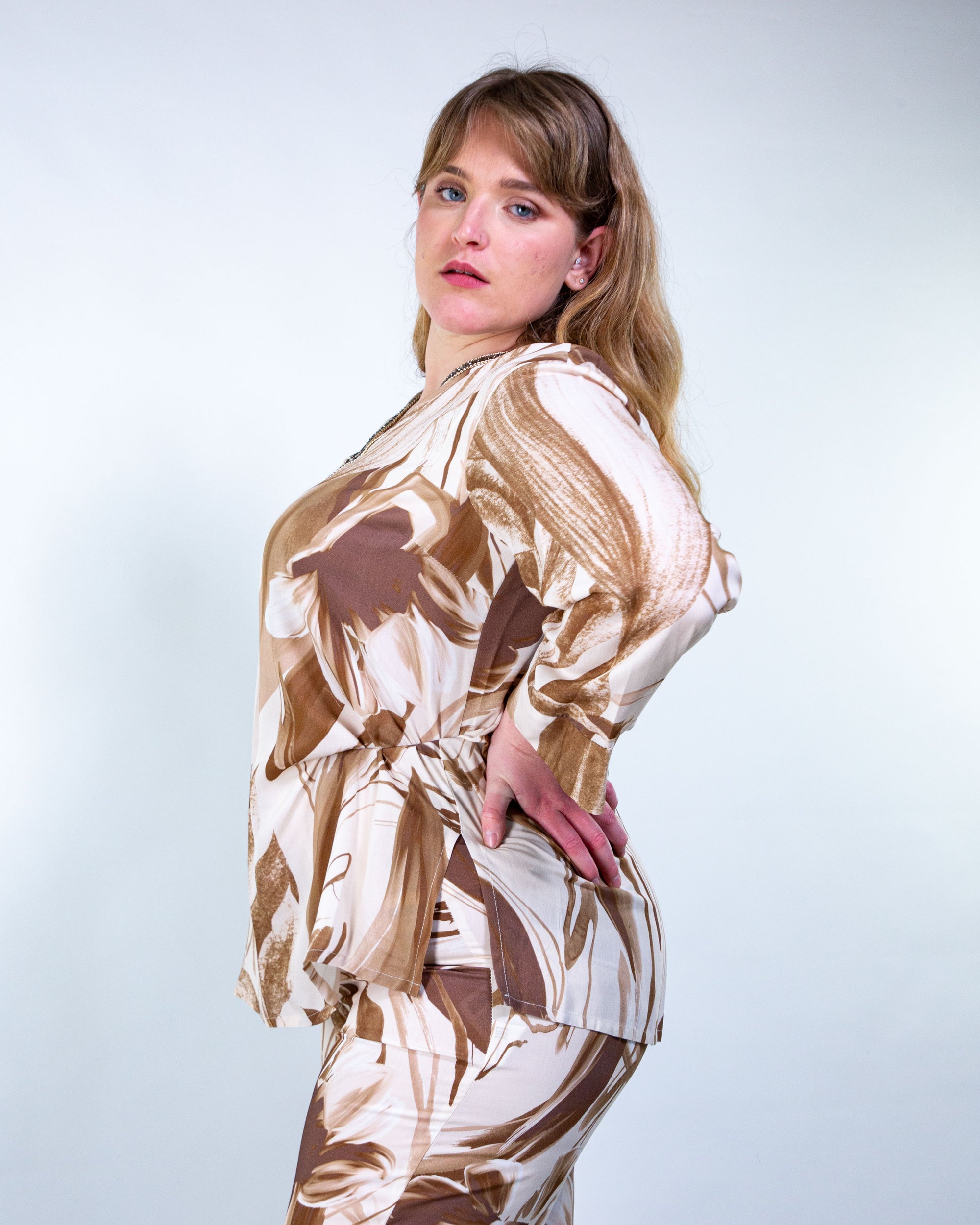 Blusa (yona) con dettaglio scollo