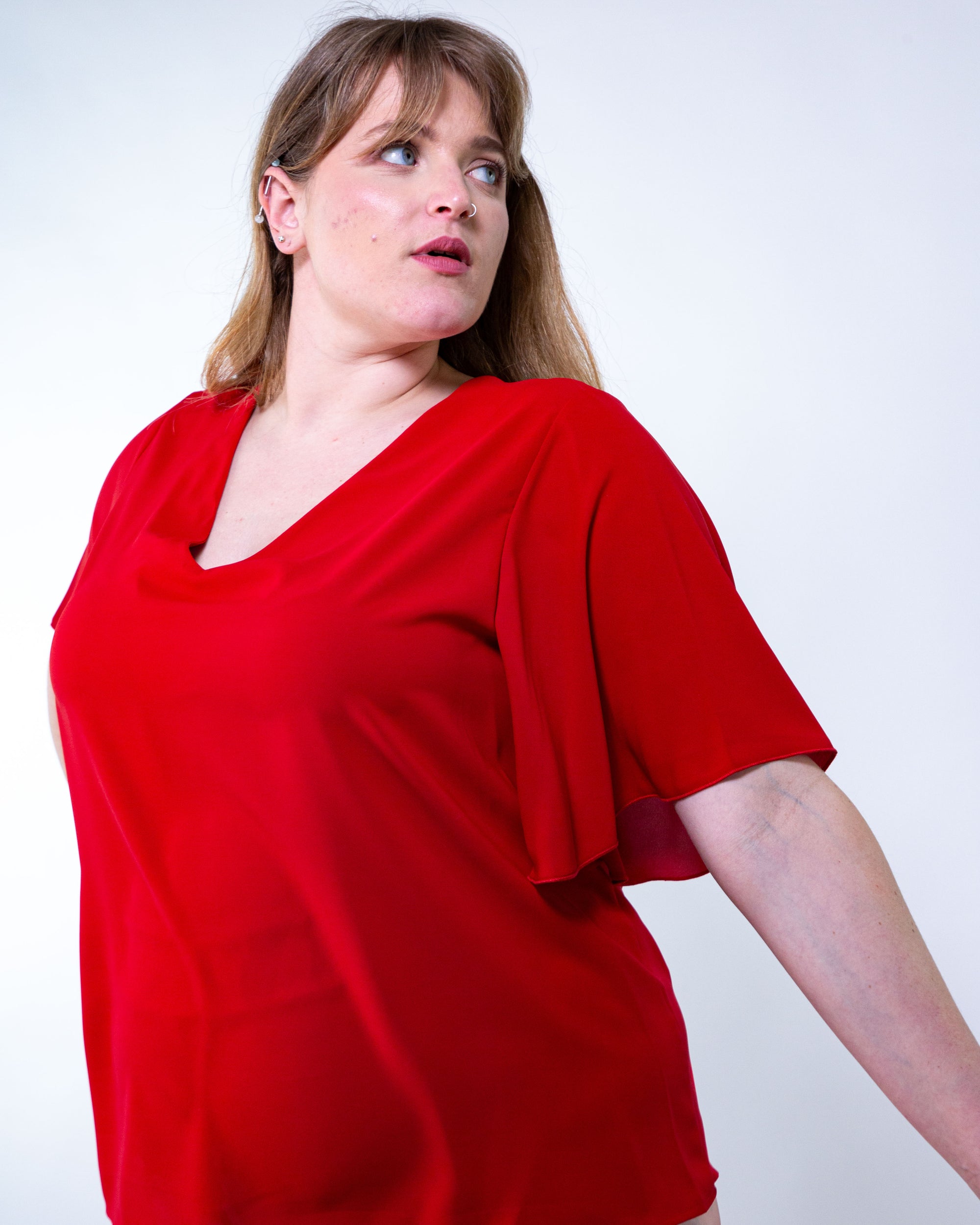 Blusa con scollo a V e manica a giglio