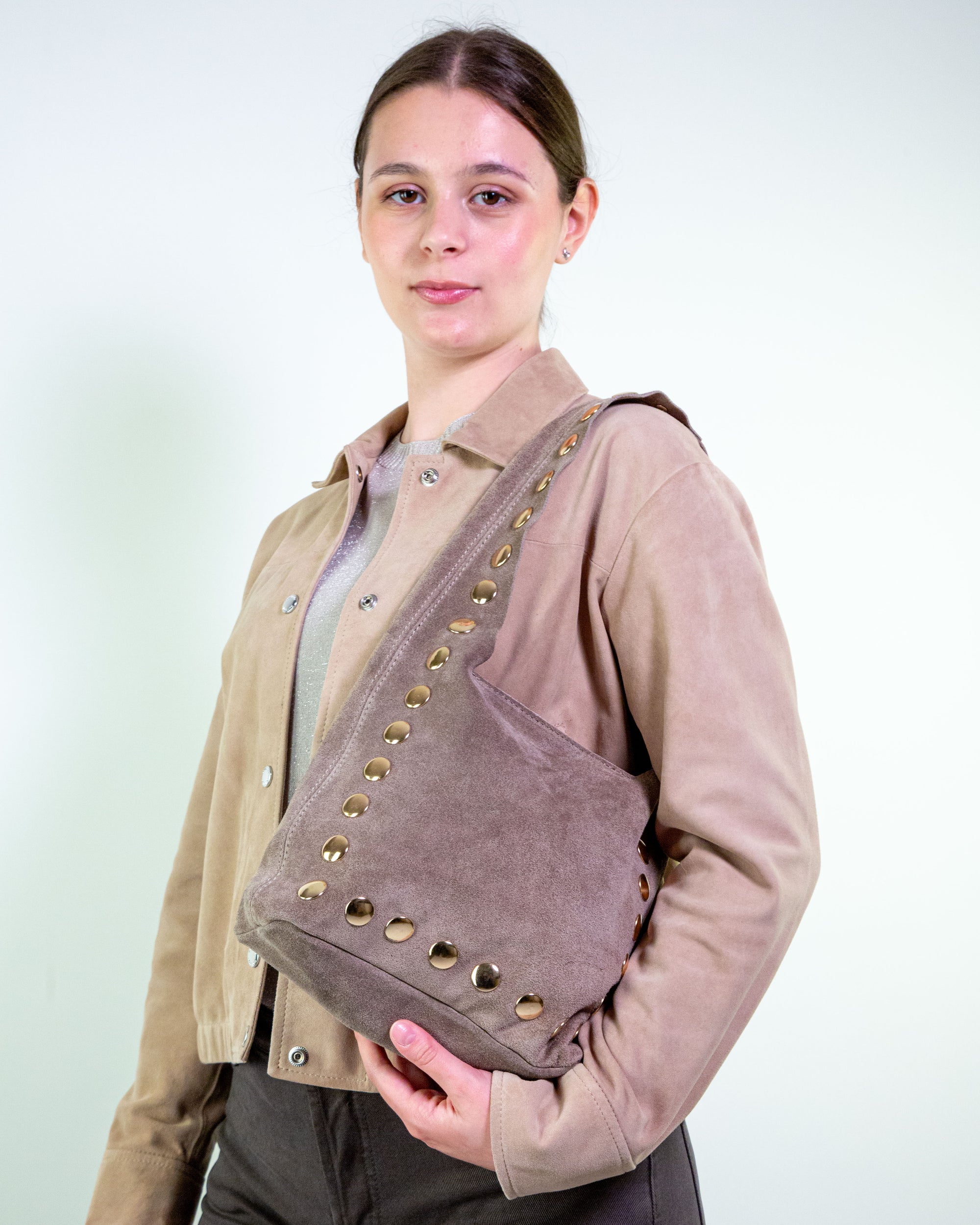 Borsa scamosciata borchie