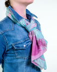 FOULARD CON NINFEE E MACCHIE DI COLORE (180X80 cm)