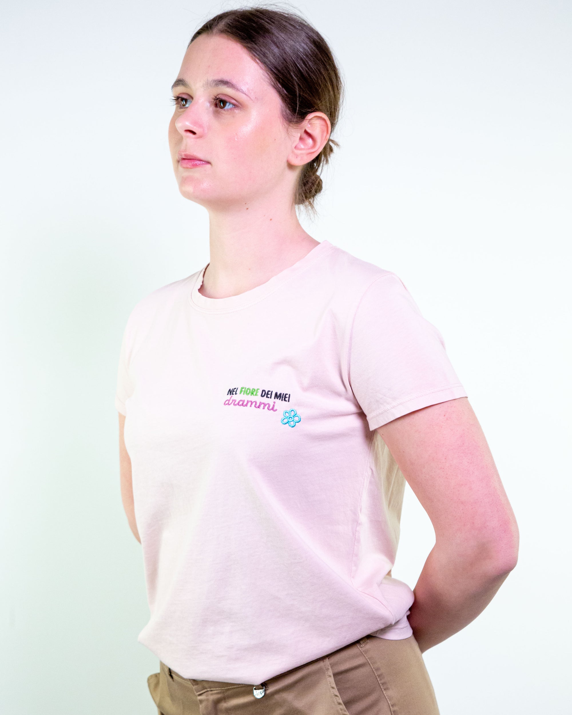 T-shirt m/c in cotone “nel fiore dei miei drammi”