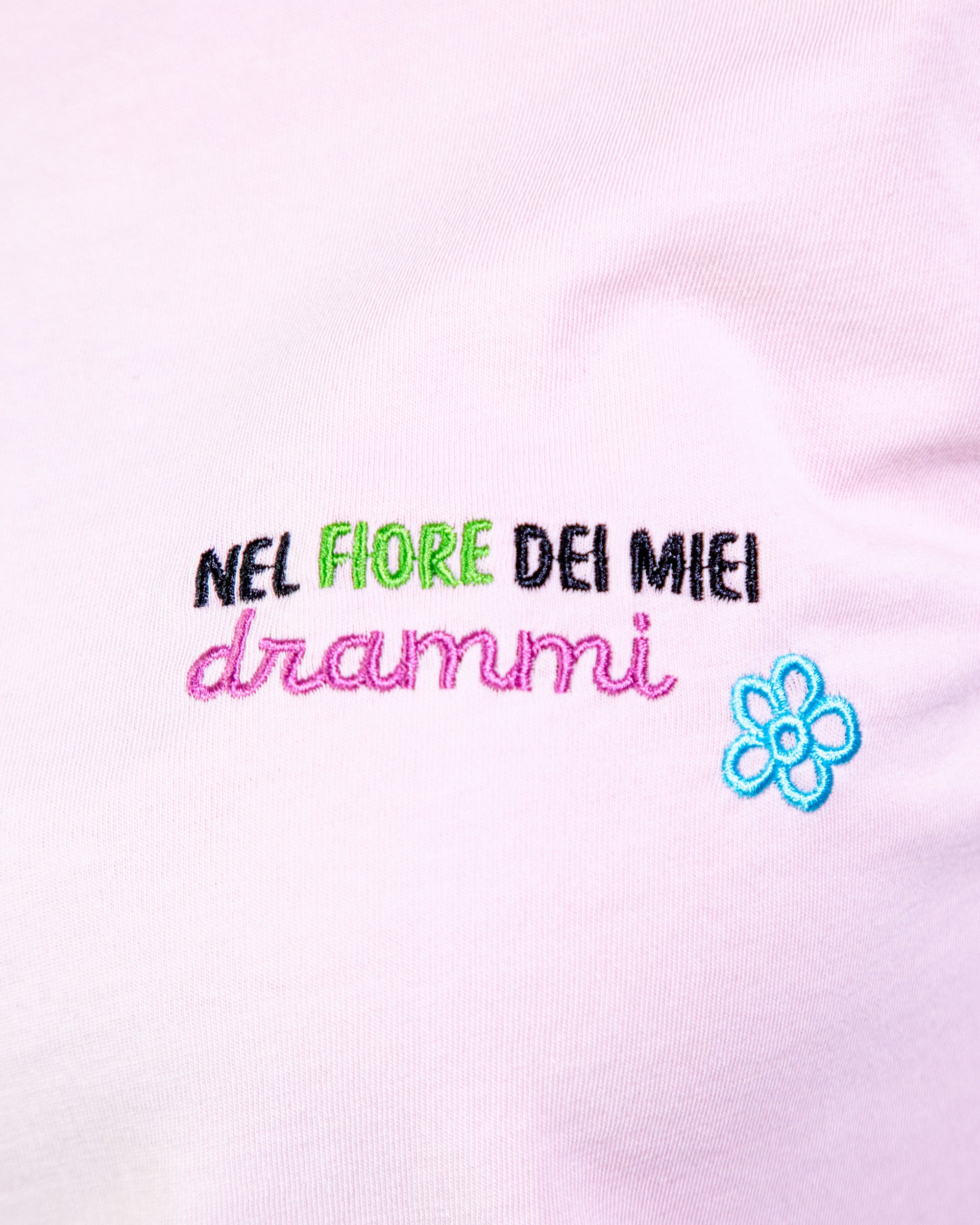 T-shirt m/c in cotone “nel fiore dei miei drammi”