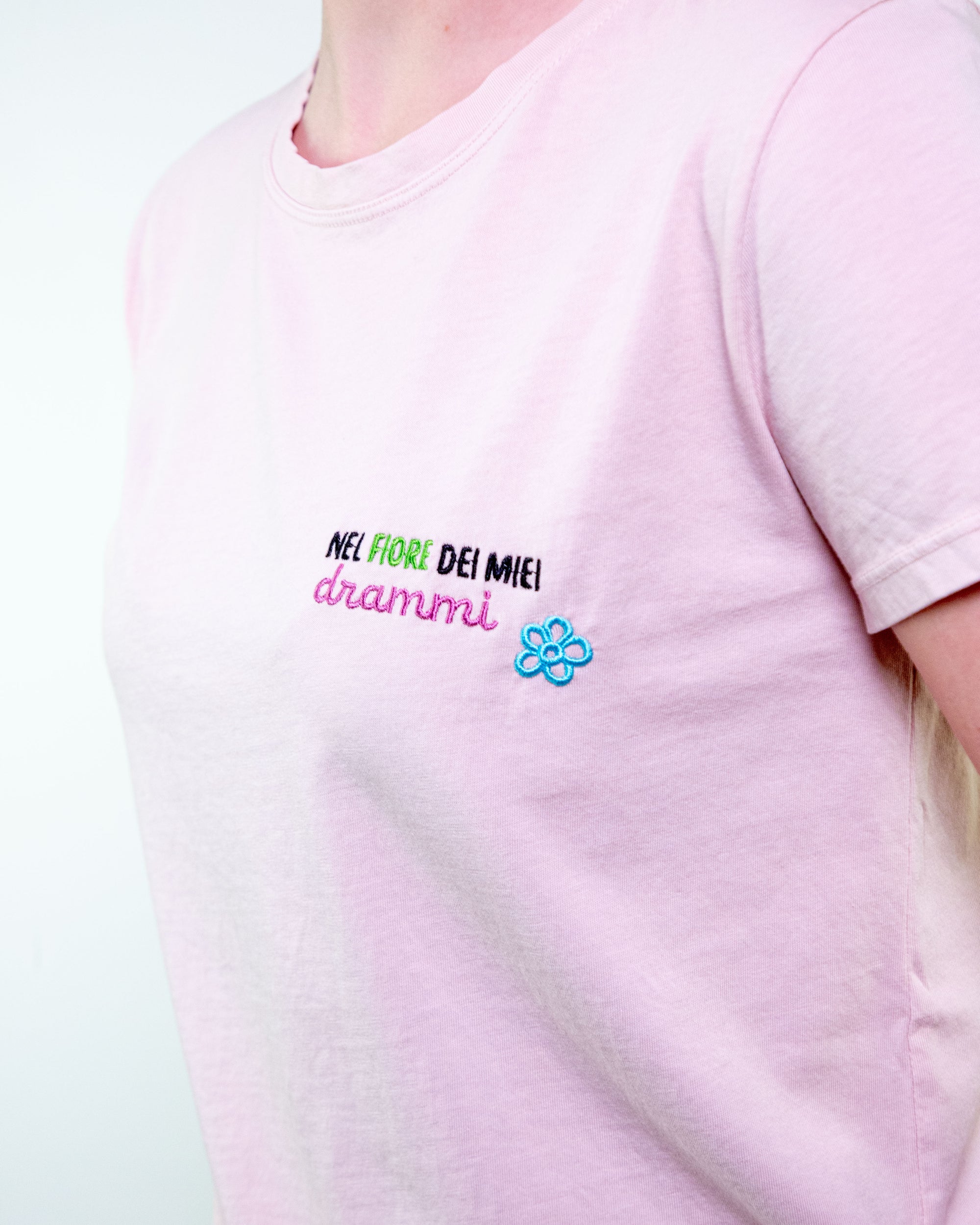 T-shirt m/c in cotone “nel fiore dei miei drammi”