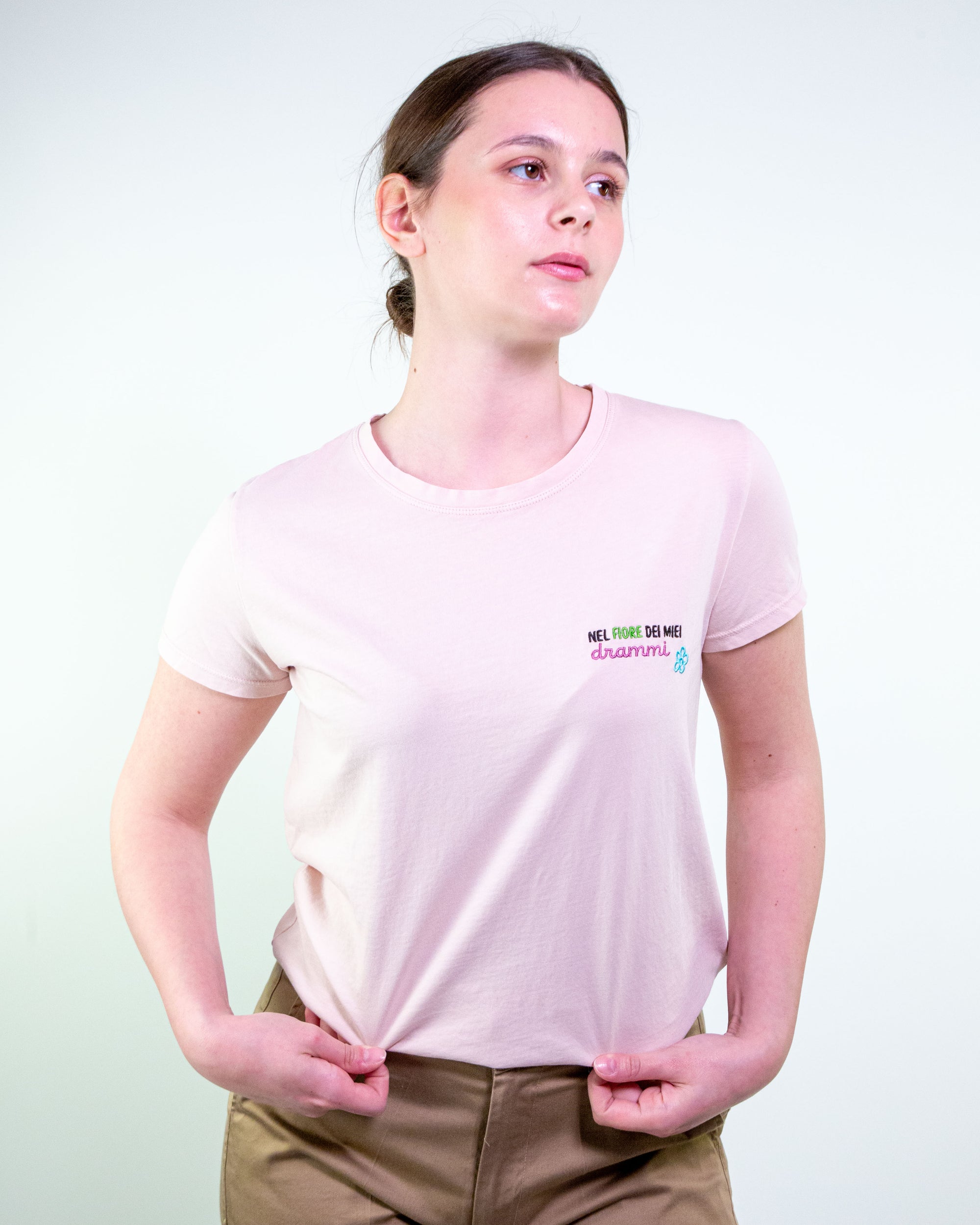 T-shirt m/c in cotone “nel fiore dei miei drammi”