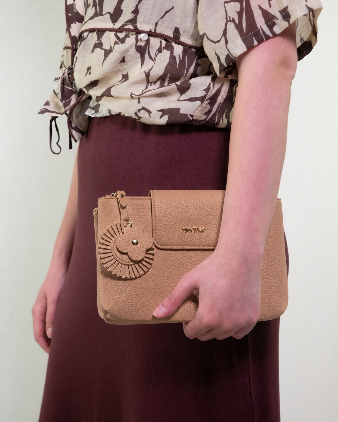 BORSA A TRACOLLA CON CHARM A FIORE