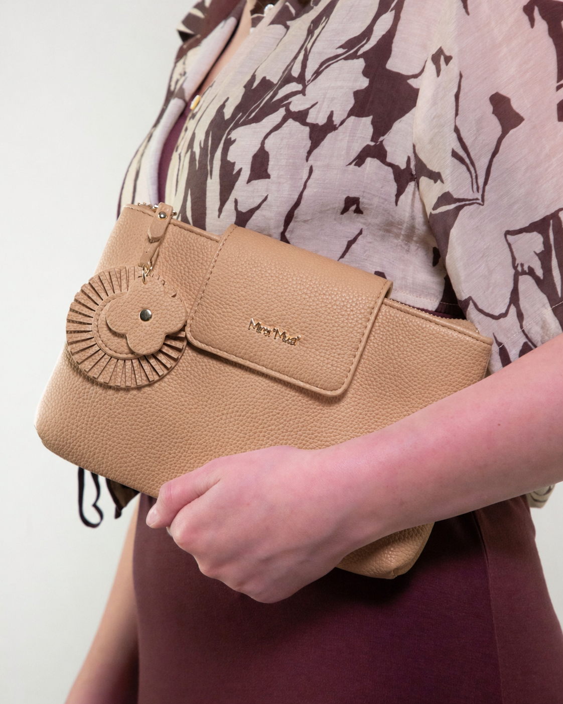 BORSA A TRACOLLA CON CHARM A FIORE