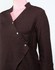 Camicia in viscosa con taglio asimmetrico