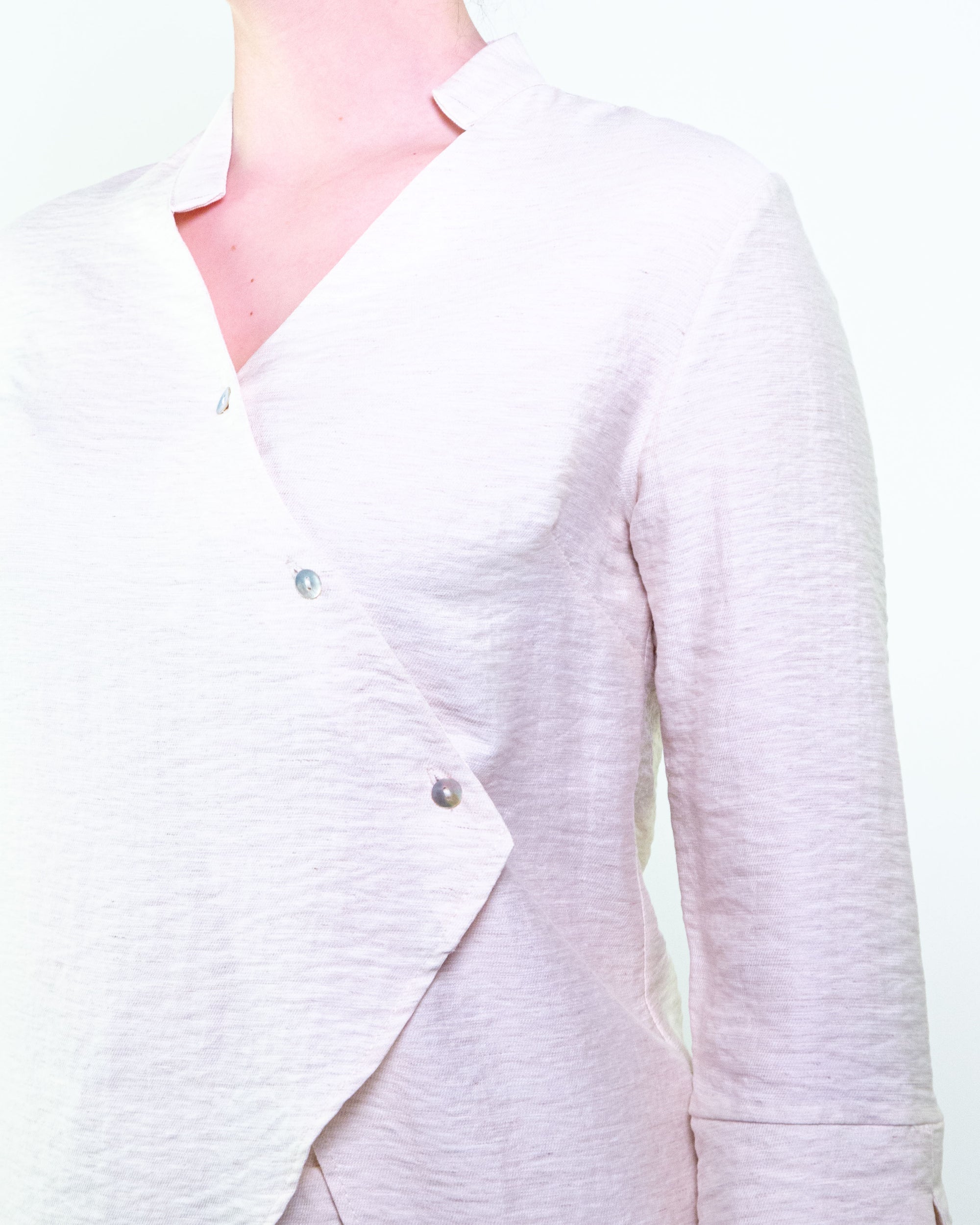 Camicia in viscosa con taglio asimmetrico