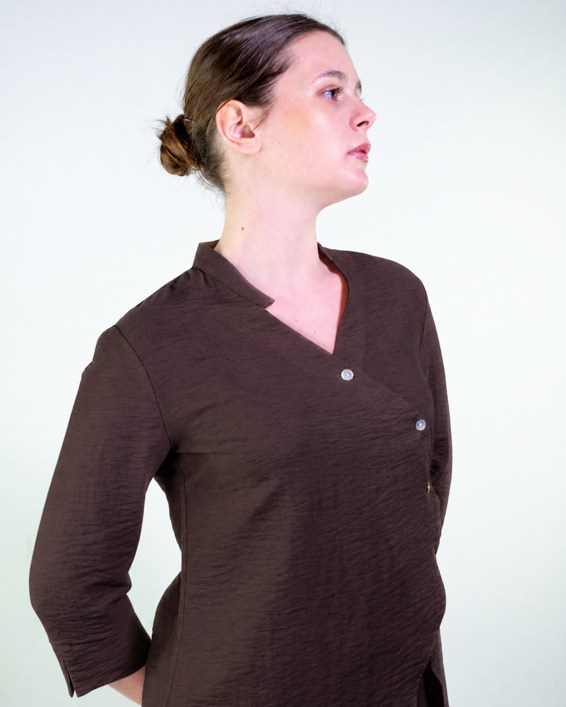 Camicia in viscosa con taglio asimmetrico