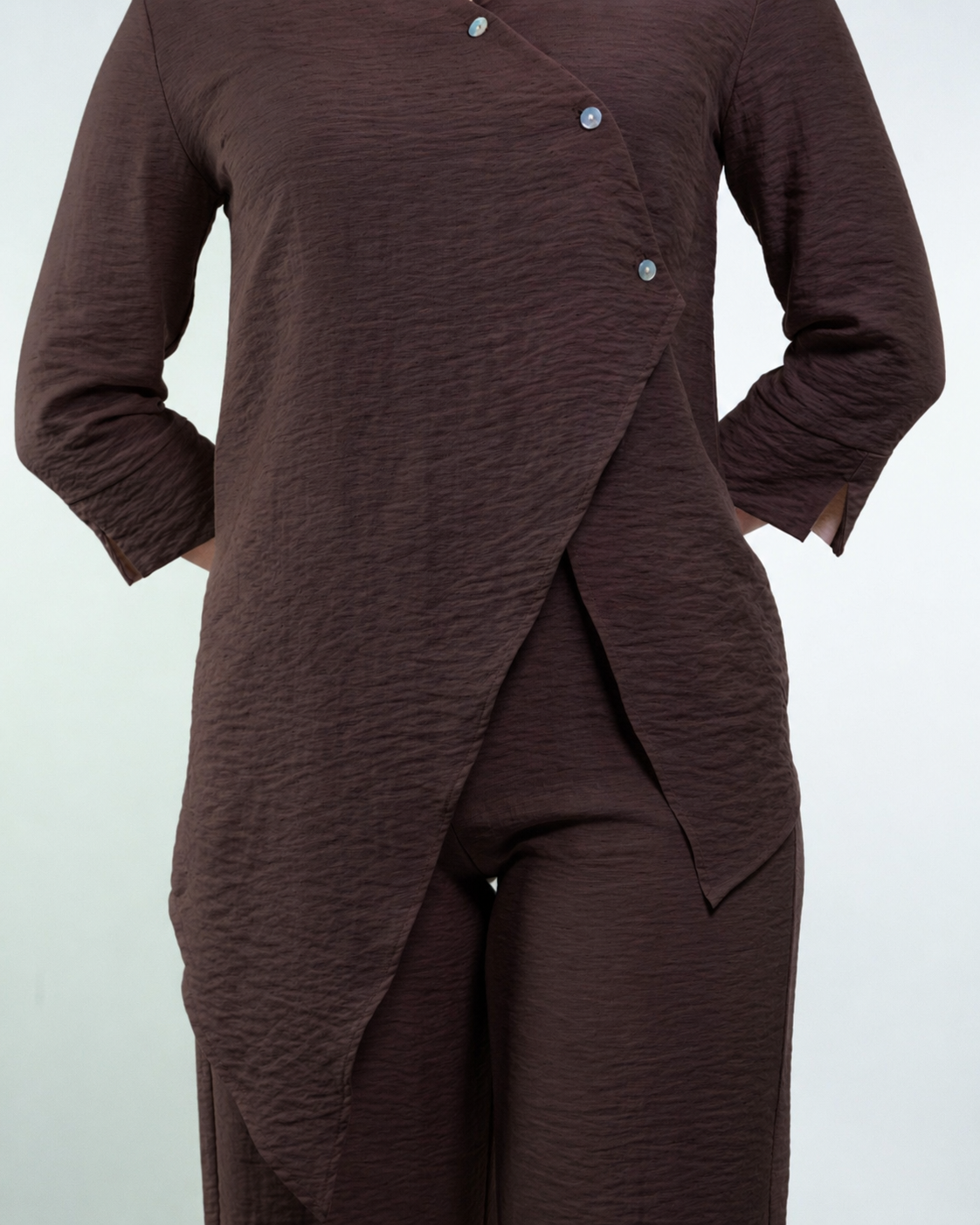Camicia in viscosa con taglio asimmetrico