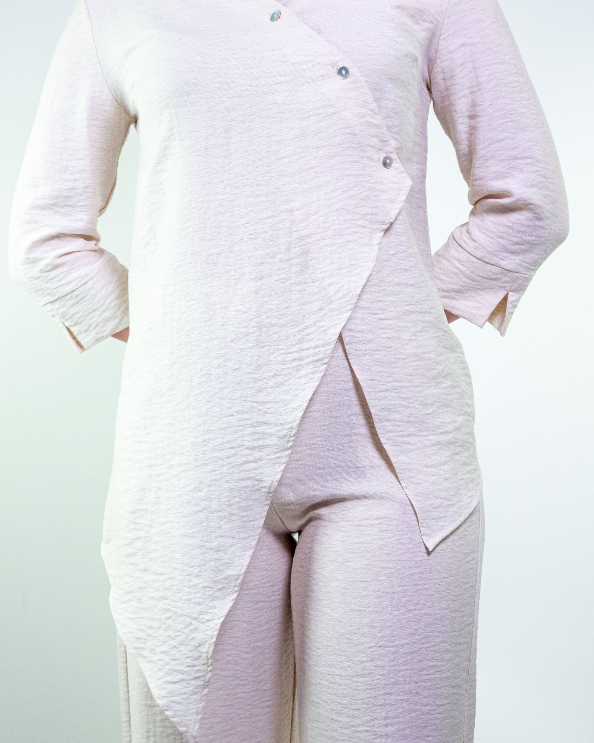 Camicia in viscosa con taglio asimmetrico