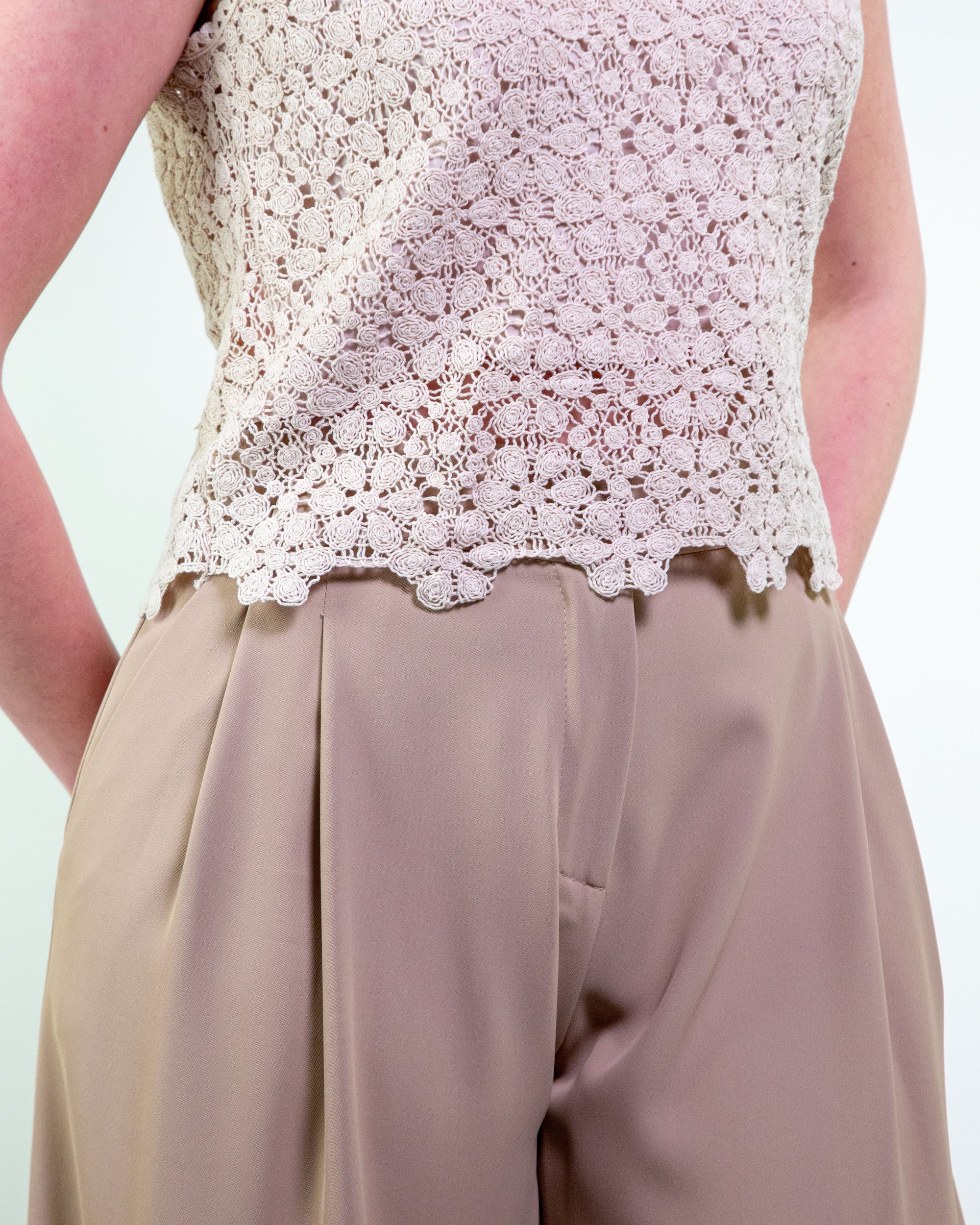 Top smanicato macramè
