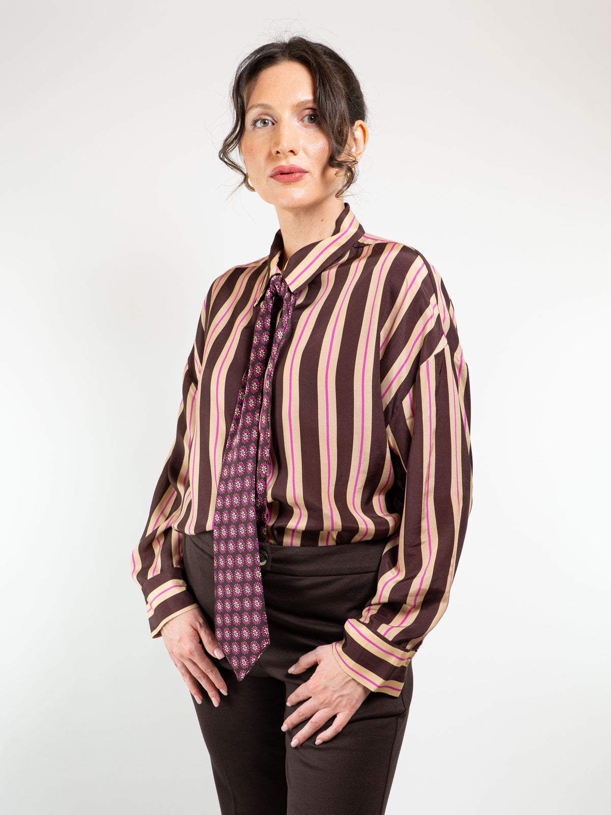 CAMICIA RIGATA CON CRAVATTINO 100% VISCOSA