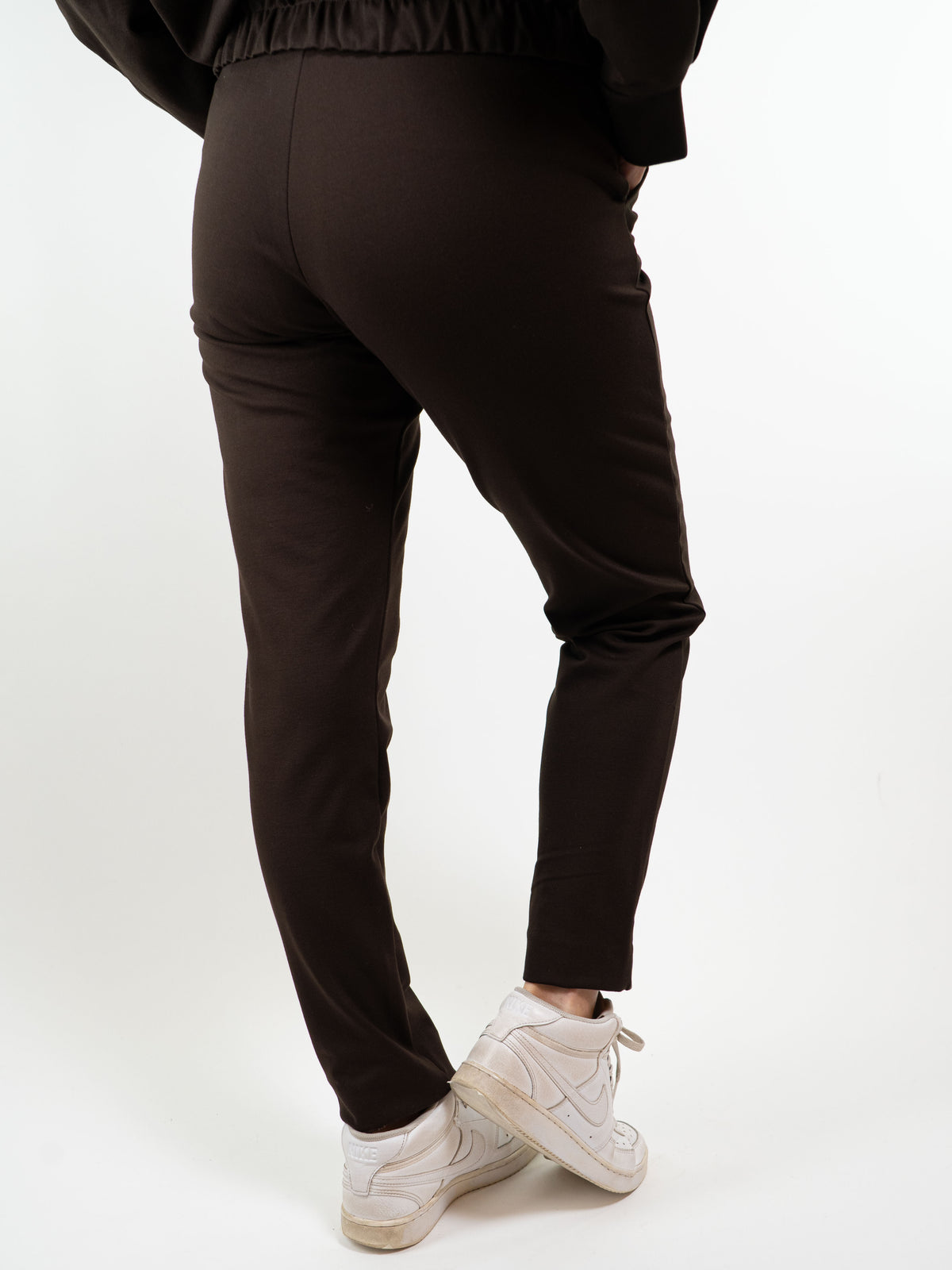 PANTALONI CON ELASTICO SLIM FIT CON CUCITURA APPLICATA