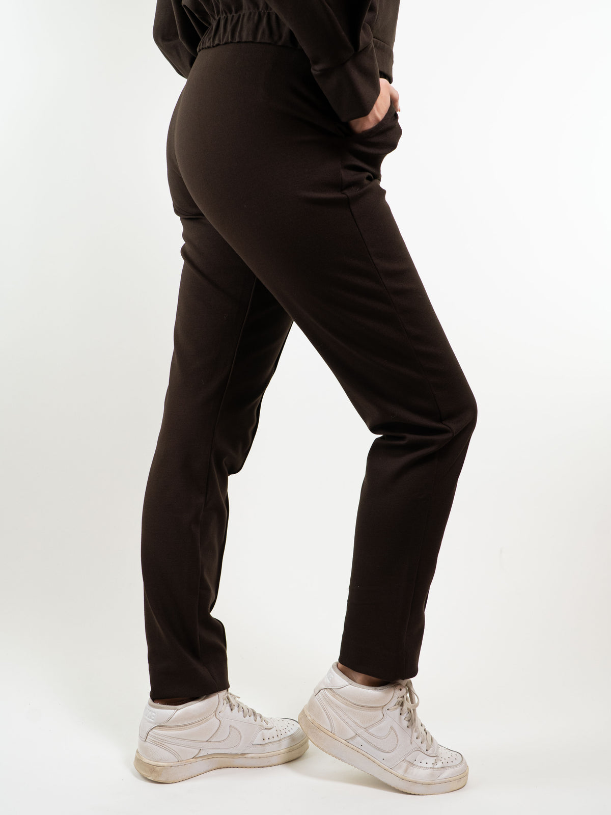 PANTALONI CON ELASTICO SLIM FIT CON CUCITURA APPLICATA