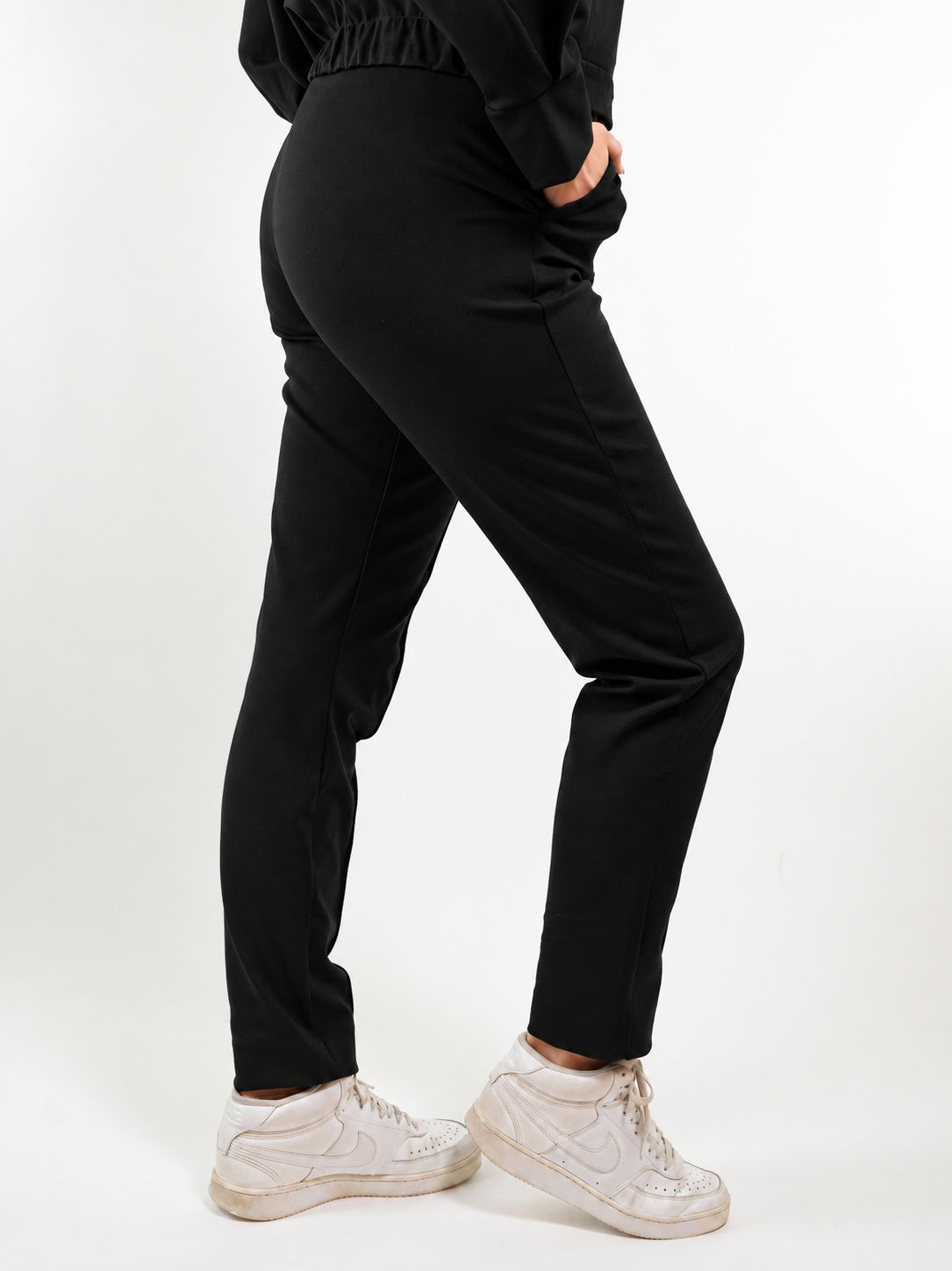 PANTALONI CON ELASTICO SLIM FIT CON CUCITURA APPLICATA
