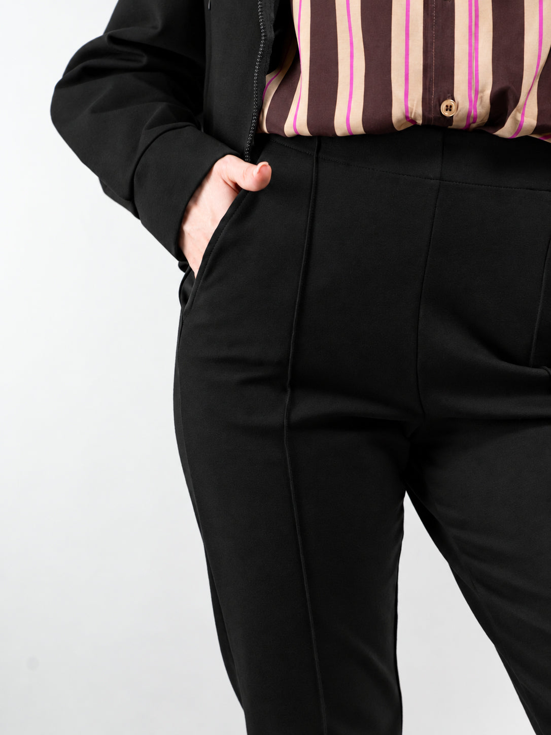 PANTALONI CON ELASTICO SLIM FIT CON CUCITURA APPLICATA