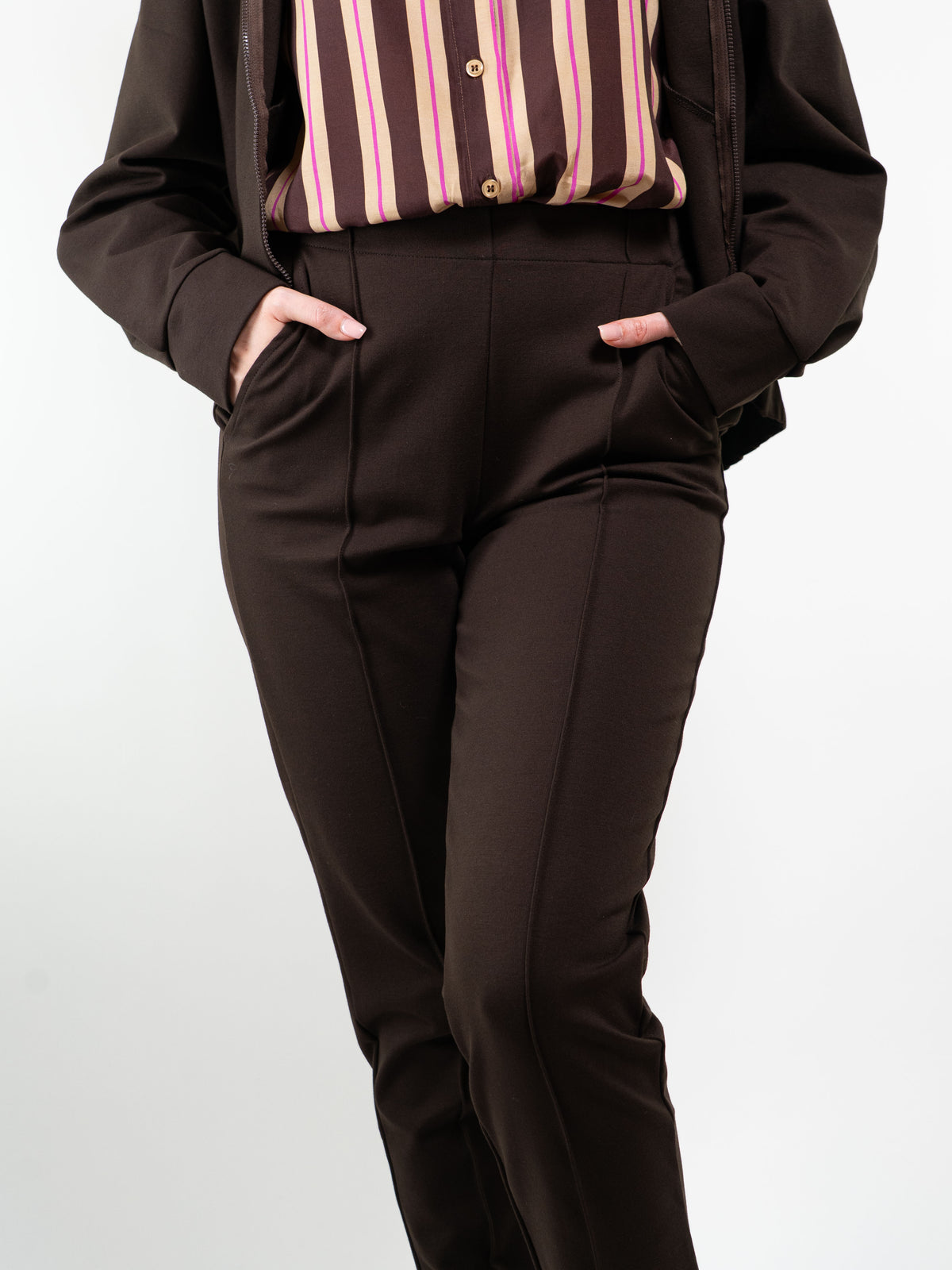 PANTALONI CON ELASTICO SLIM FIT CON CUCITURA APPLICATA