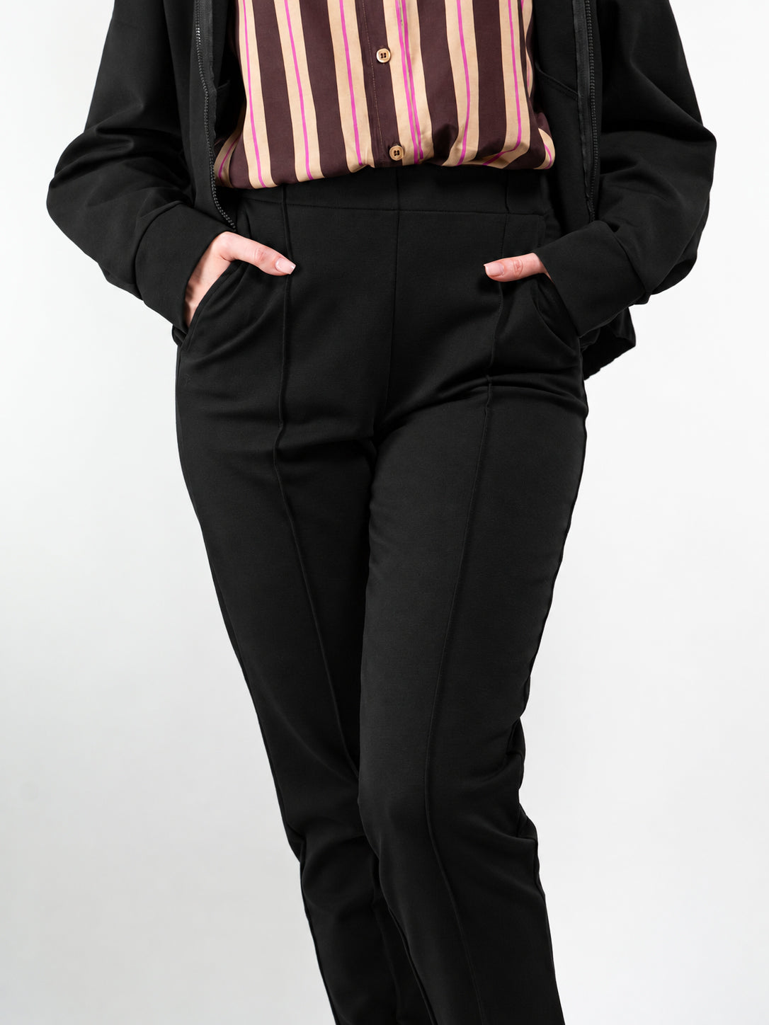 PANTALONI CON ELASTICO SLIM FIT CON CUCITURA APPLICATA