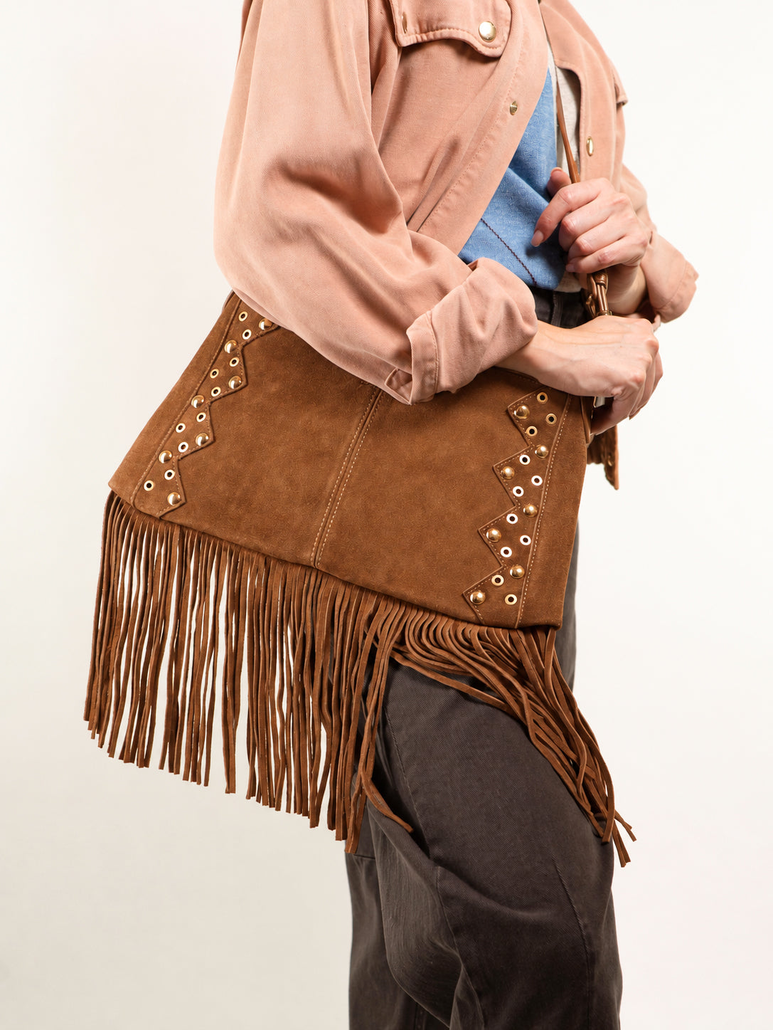 BORSA A TRACOLLA CON DETTAGLIO APPESO