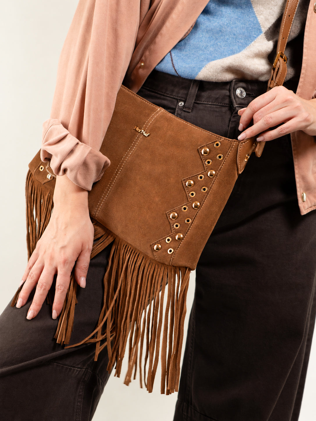 BORSA A TRACOLLA CON DETTAGLIO APPESO