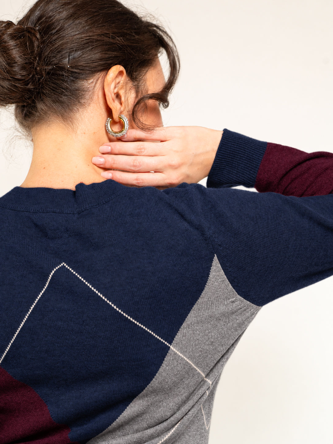 PULL OVER ROMBI SCOLLO V IN MISTO CASHMERE