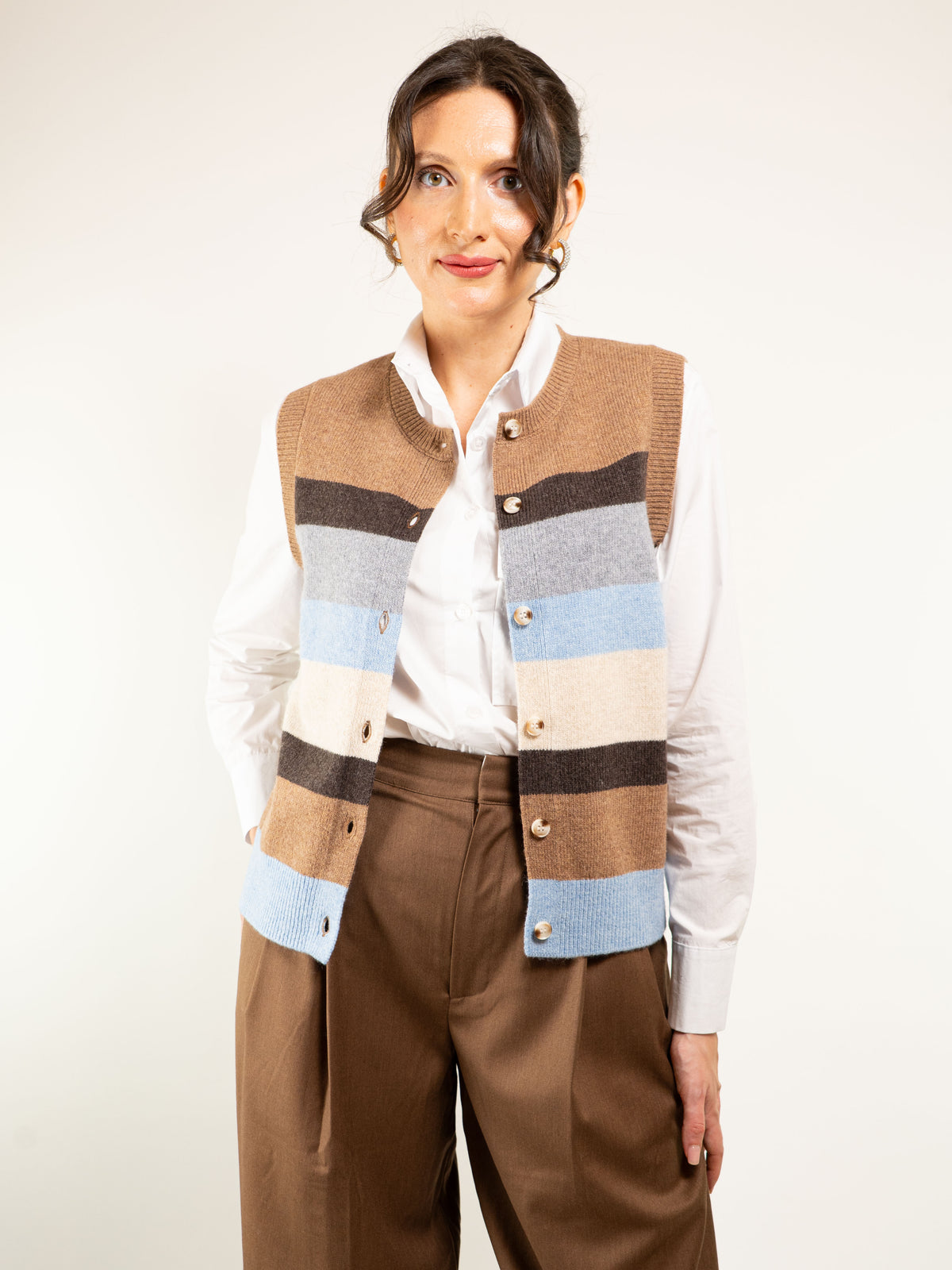 GILET IN LANA A RIGHE CON BOTTONI