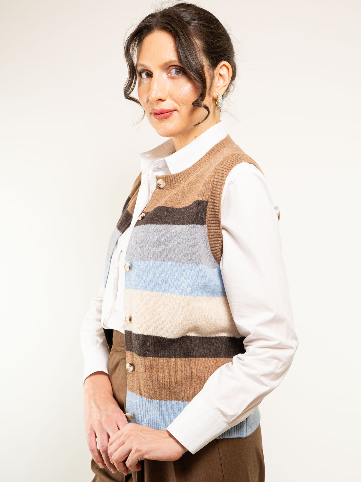 GILET IN LANA A RIGHE CON BOTTONI