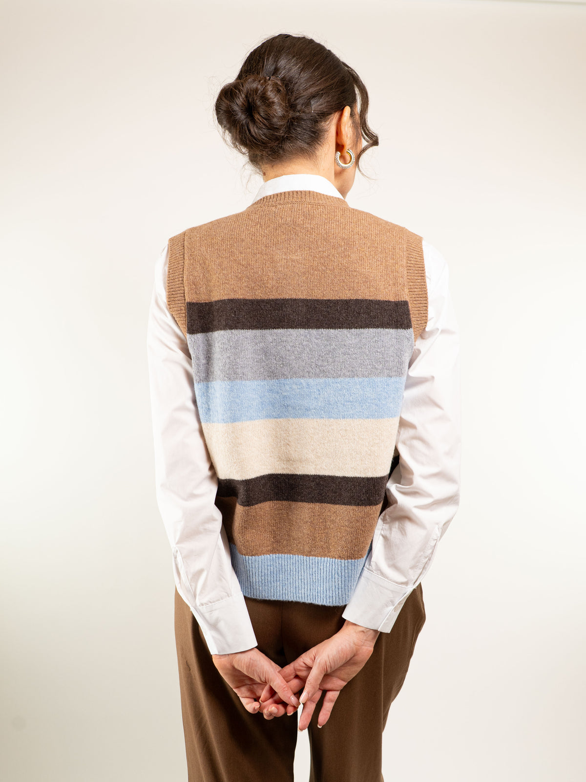 GILET IN LANA A RIGHE CON BOTTONI