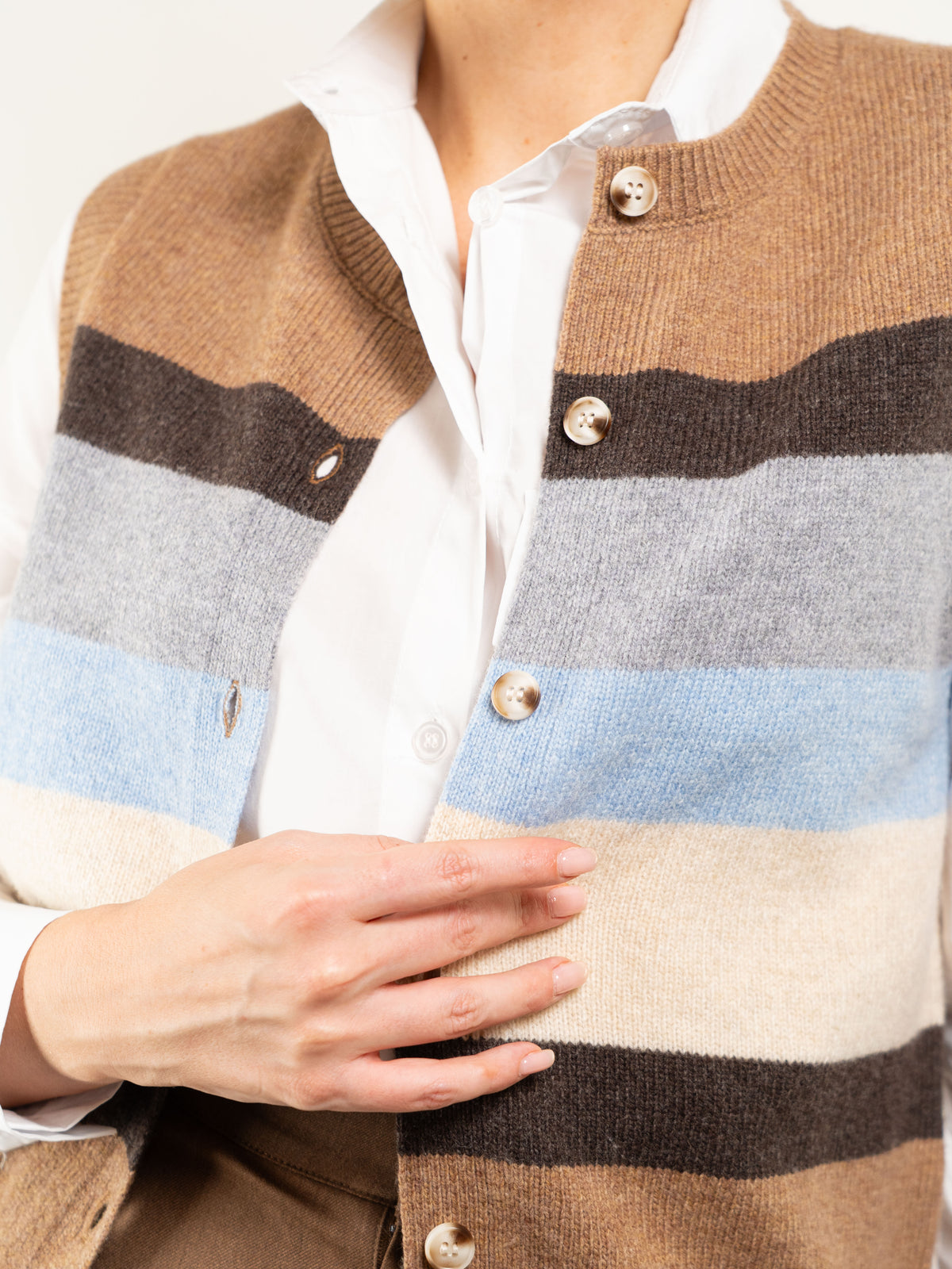 GILET IN LANA A RIGHE CON BOTTONI