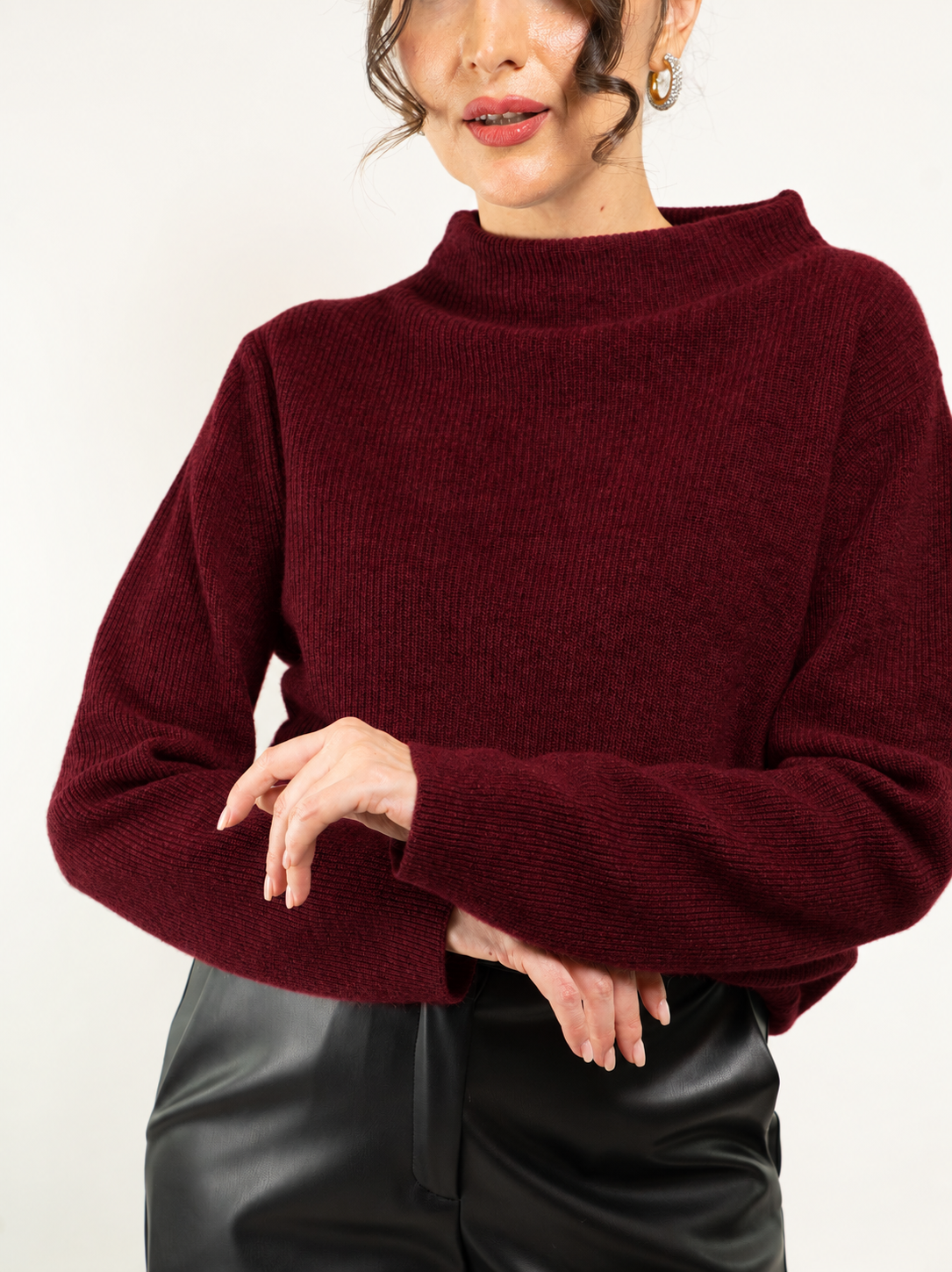 Maglia coste inglese scollo a cratere in misto lana e cashmere