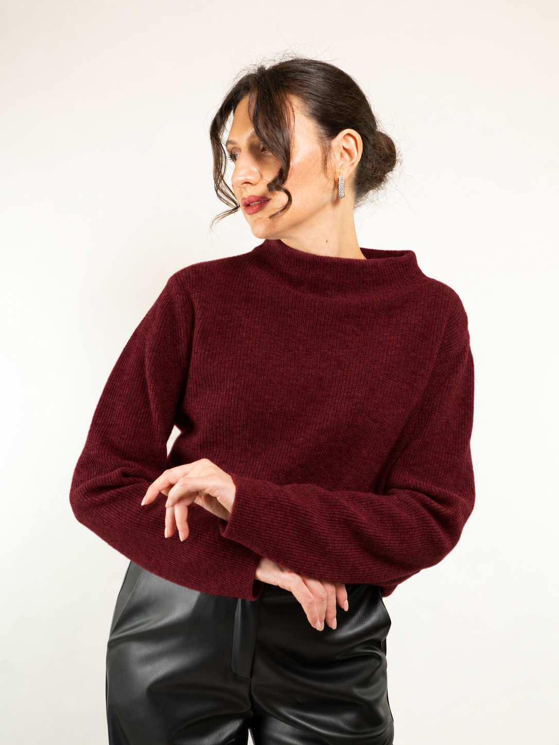 Maglia coste inglese scollo a cratere in misto lana e cashmere