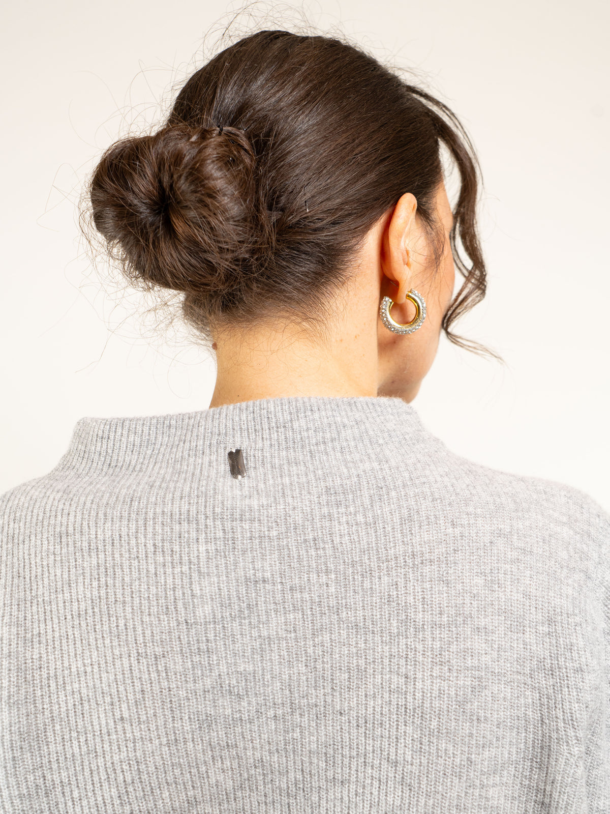 Maglia coste inglese scollo a cratere in misto lana e cashmere