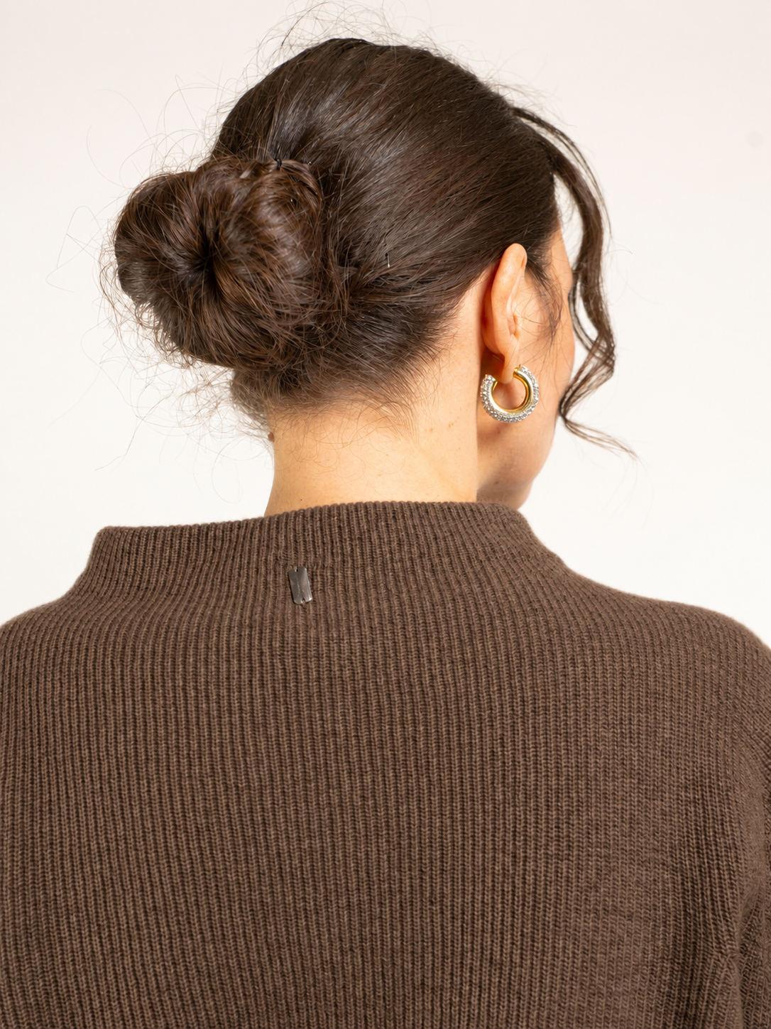 Maglia coste inglese scollo a cratere in misto lana e cashmere