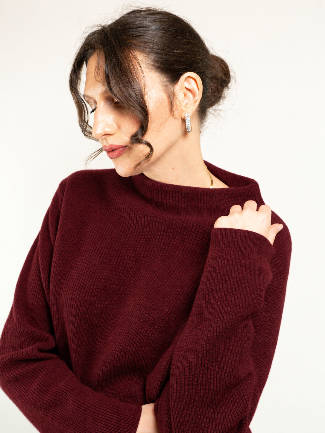 Maglia coste inglese scollo a cratere in misto lana e cashmere