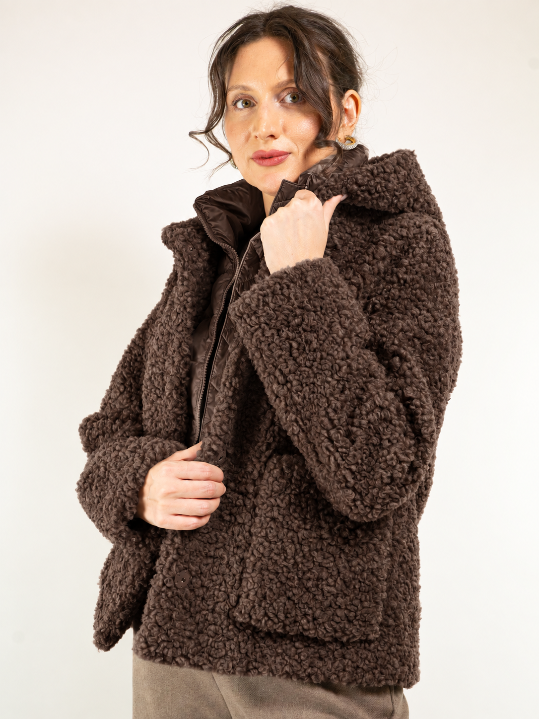 TEDDY CORTO CON CAPPUCCIO E IMBOTTITURA STACCABILE